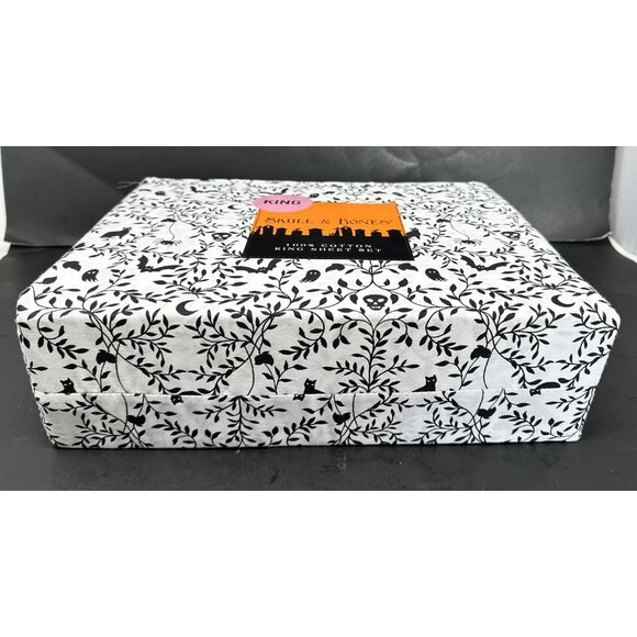 SKULL & BONES Cotton KING SHEET SET Skulls Spiders Bats Cat Ghosts Moons NIB NEW - Picture 3 of 7